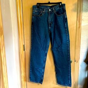 Men’s Levi’s Relaxed Fit Blue Jeans. Size 32 x 32
